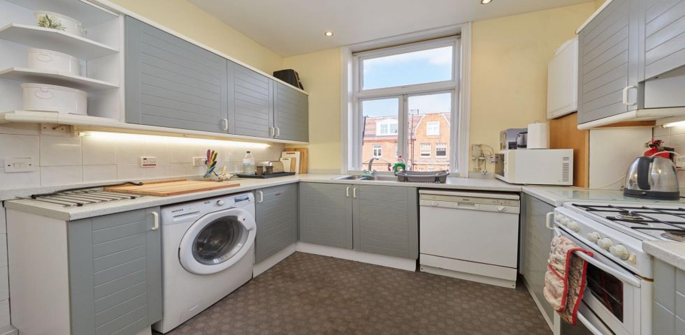 			3 Bedroom, 1 bath, 1 reception Flat			 Aberdare Gardens, WEST HAMPSTEAD
